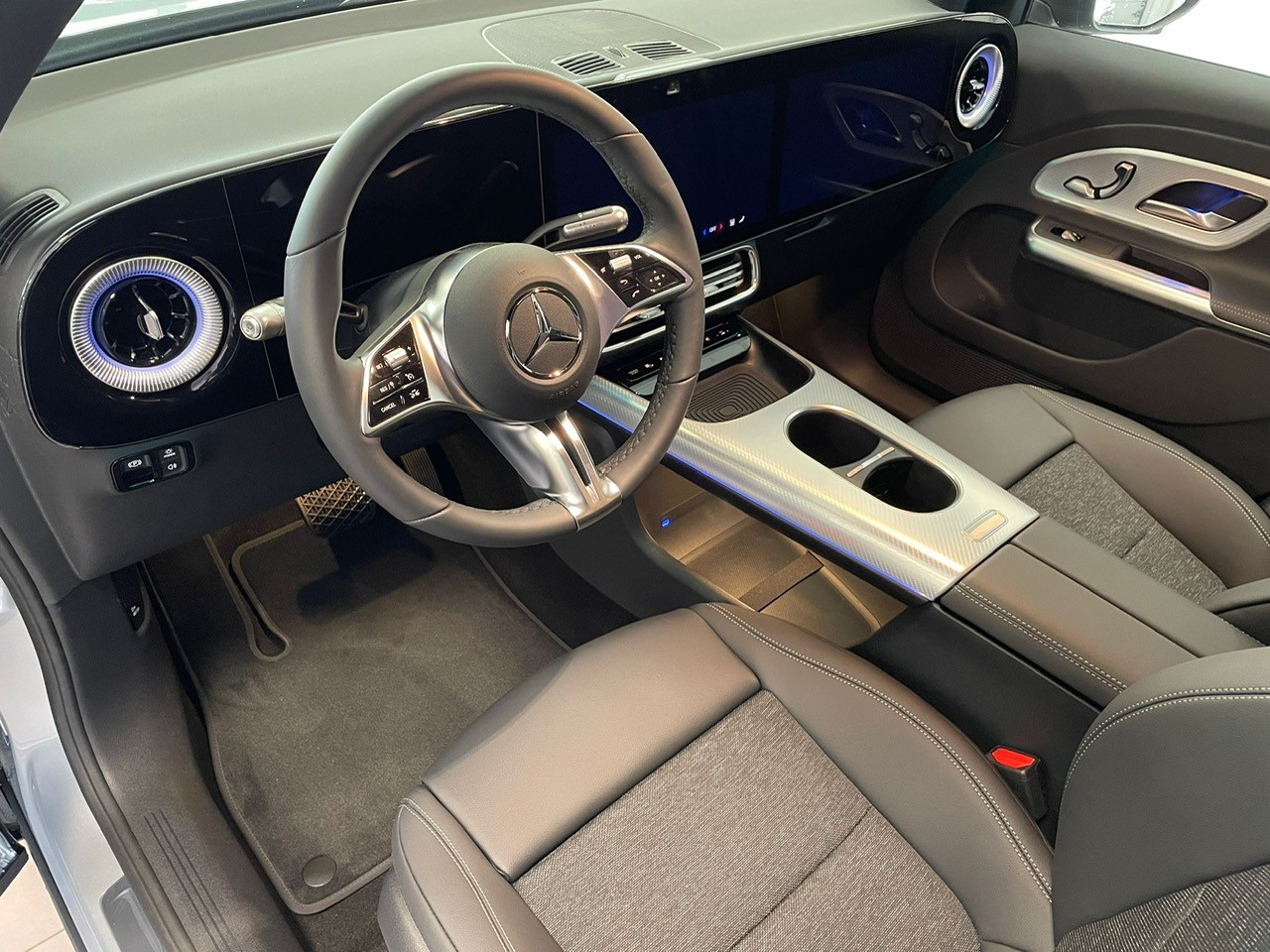 Mercedes-Benz GLB 250+ s technologií EQ - Obrázek 2