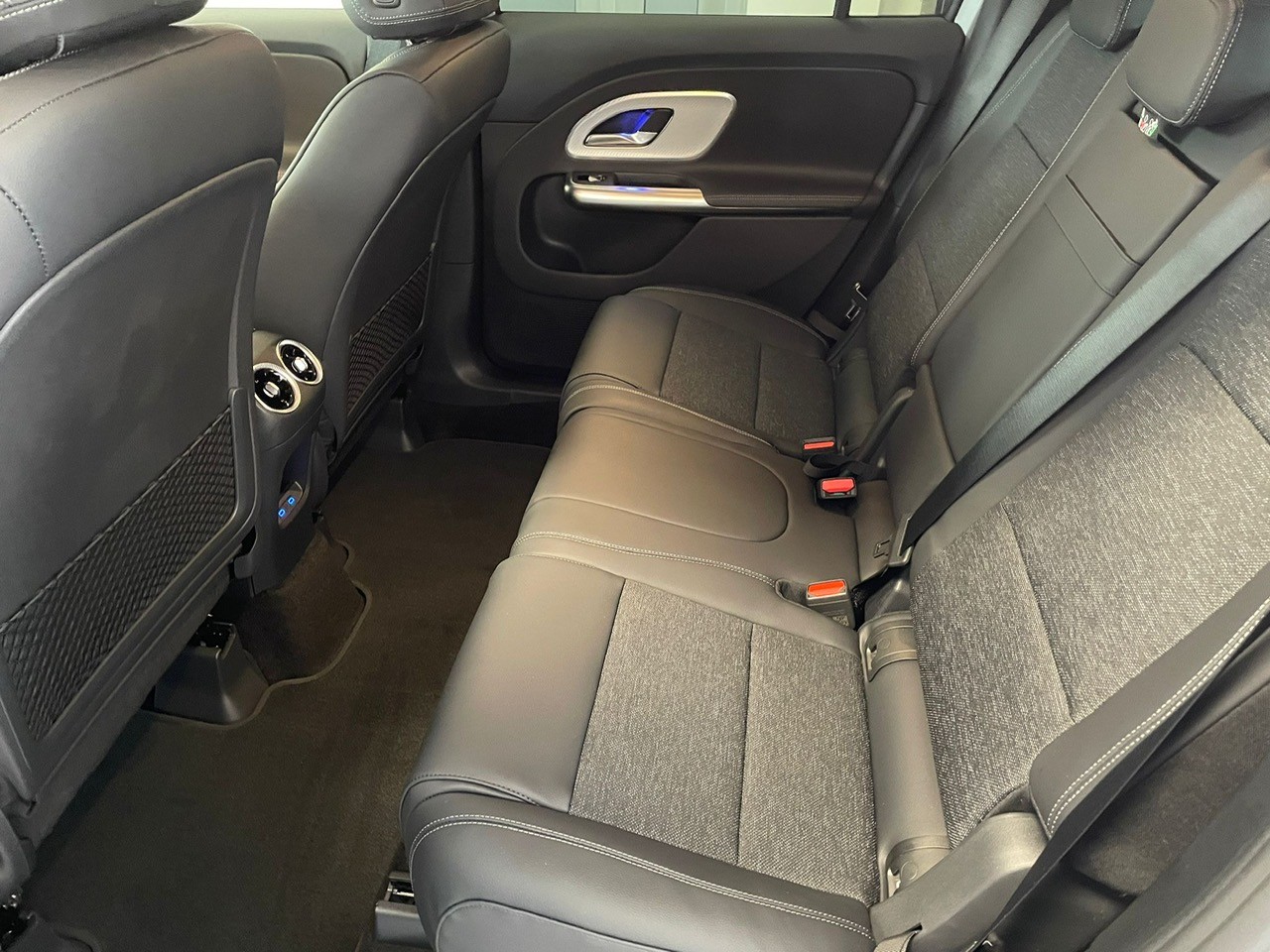 Mercedes-Benz GLB 250+ s technologií EQ - Obrázek 3