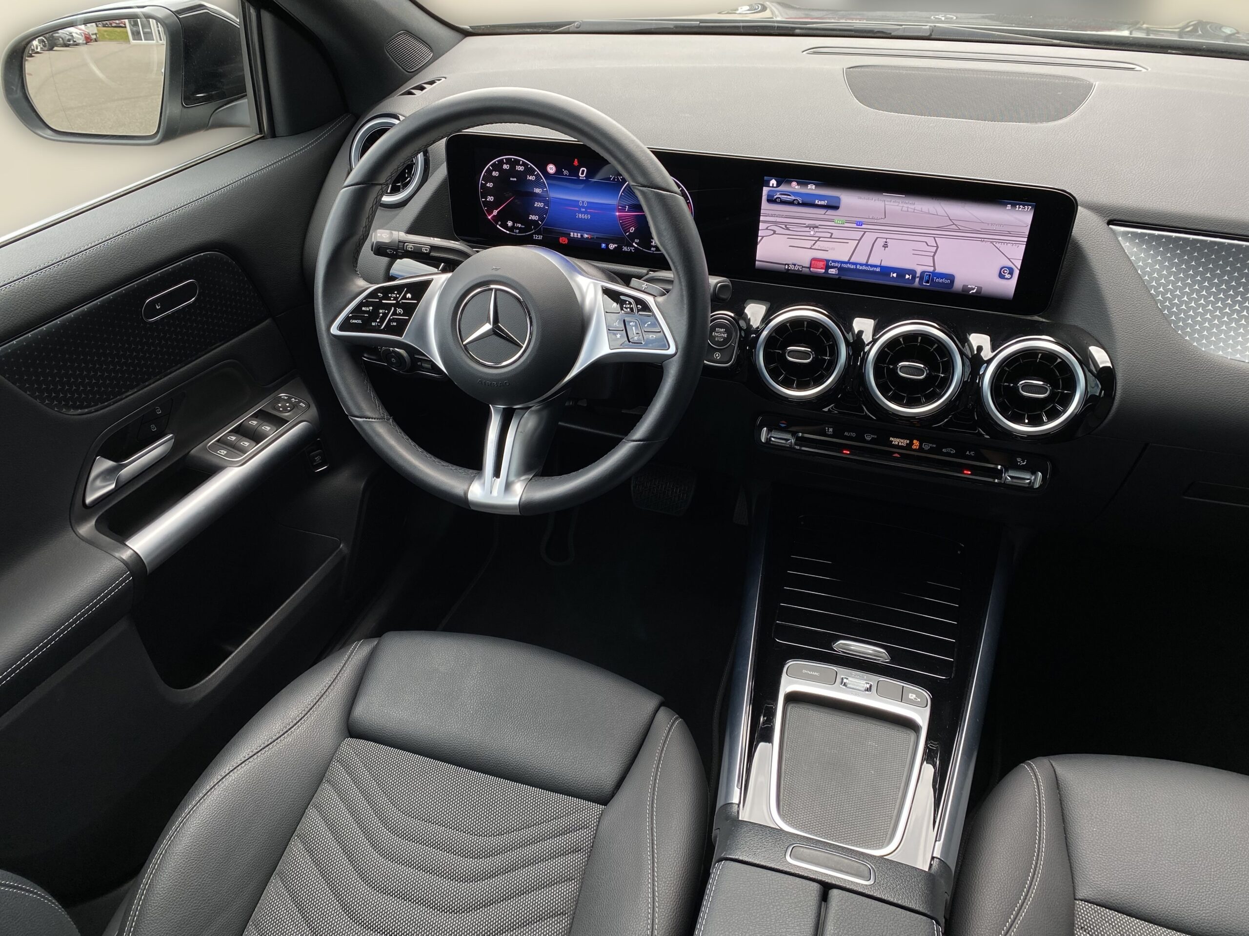 Mercedes-Benz GLA 180 d - Obrázek 13