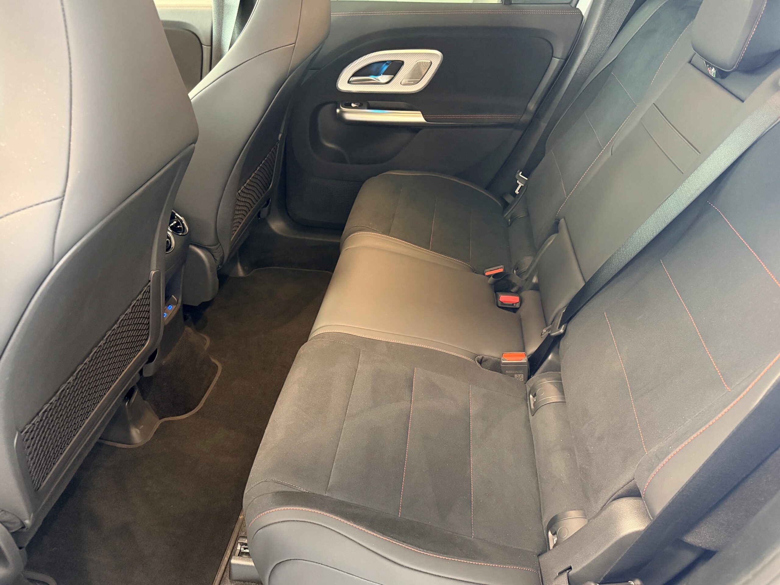 Mercedes-Benz GLB 350 4MATIC s technol. EQ - Obrázek 4