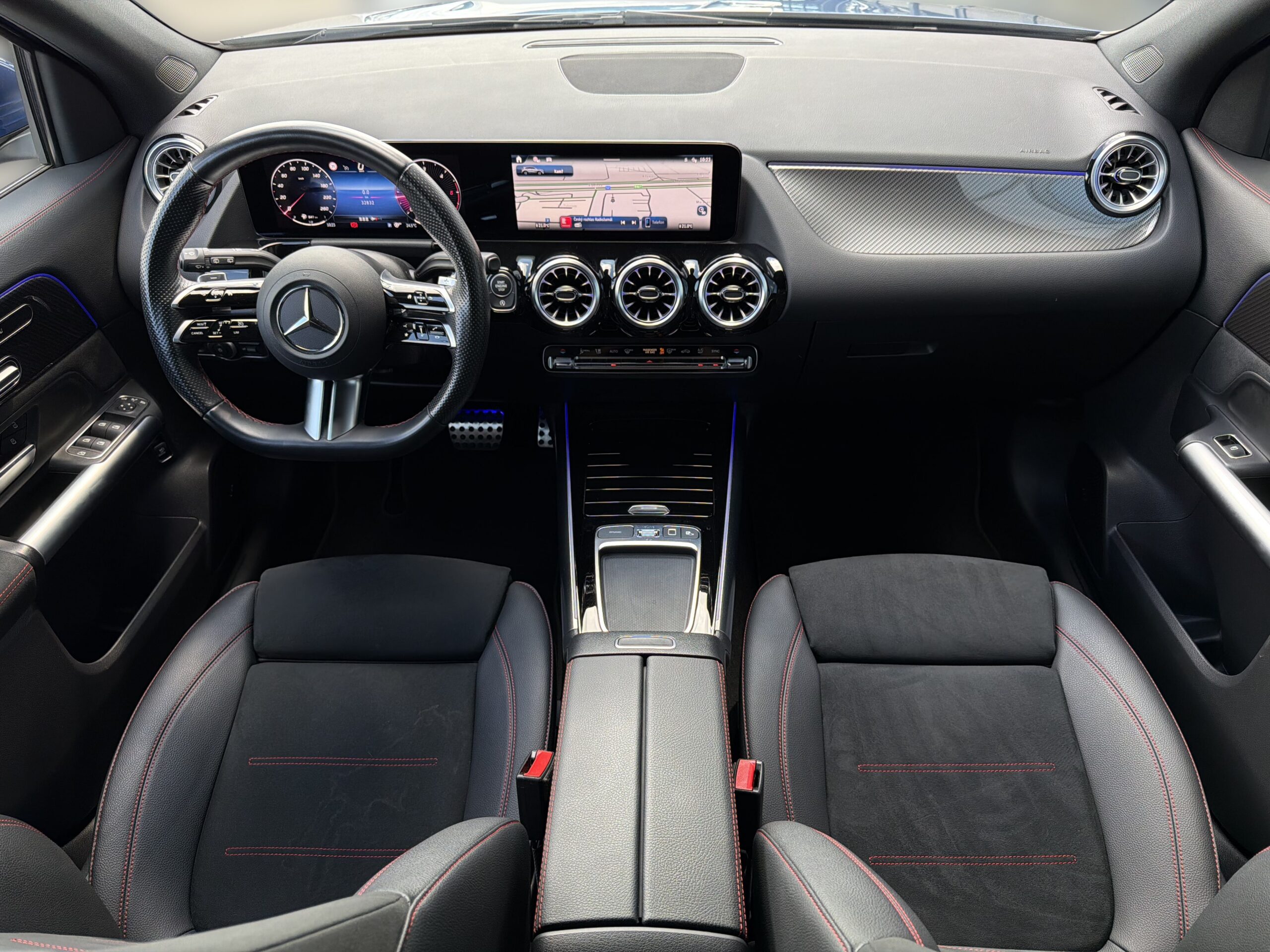 Mercedes-Benz GLA 200 d 4M - Obrázek 12