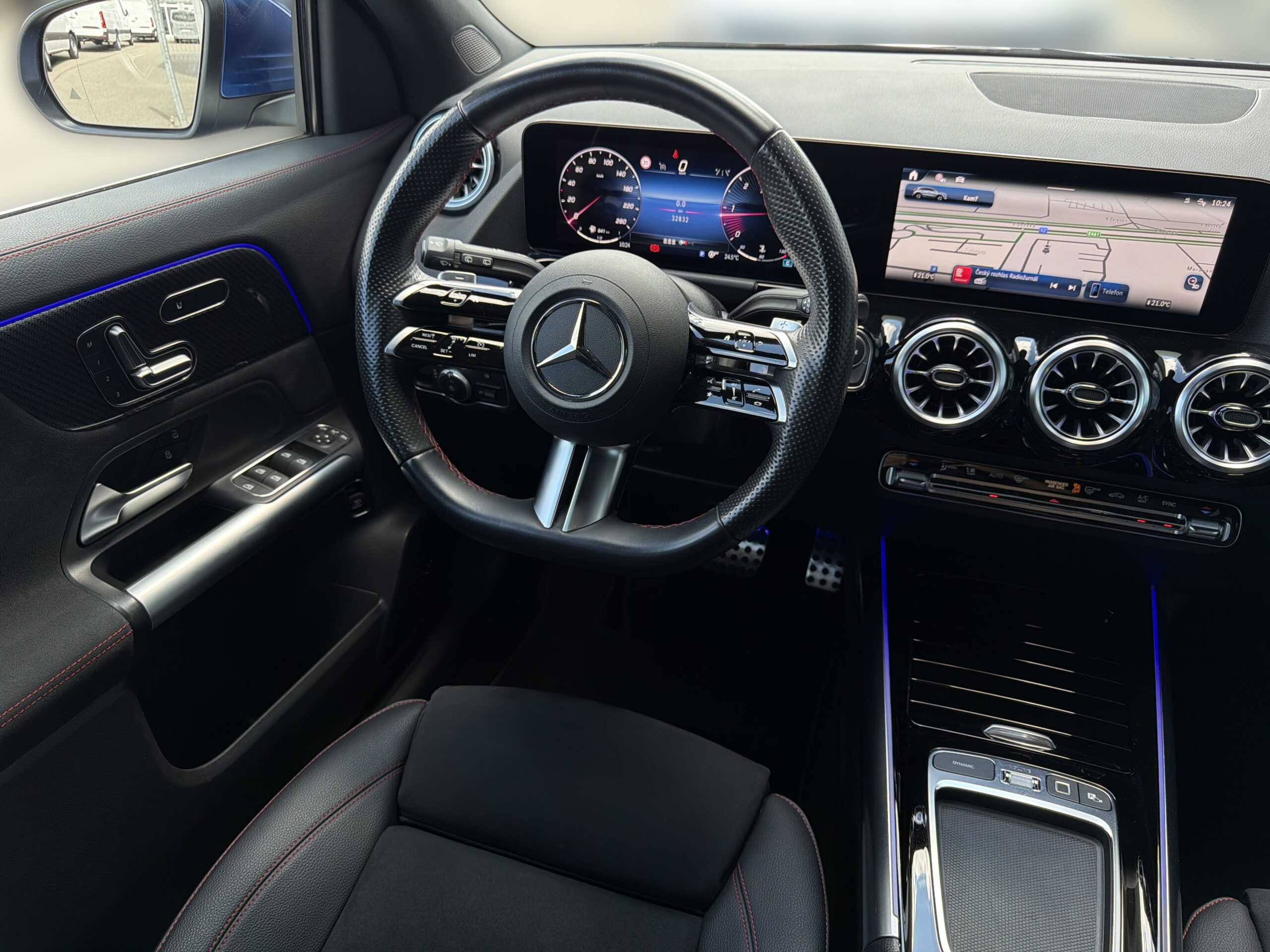 Mercedes-Benz GLA 200 d 4M - Obrázek 13