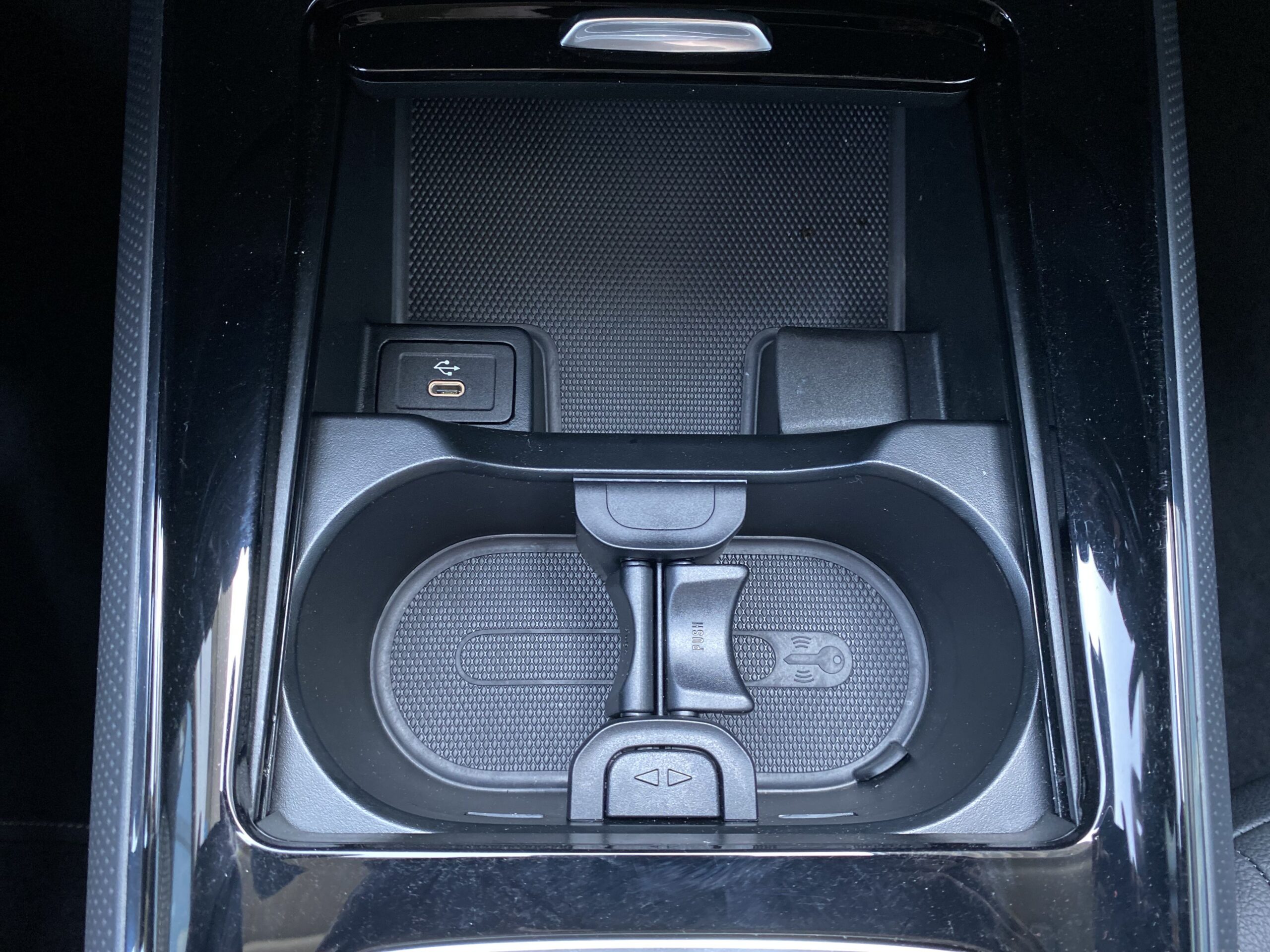 Mercedes-Benz GLA 220 4MATIC - Obrázek 23