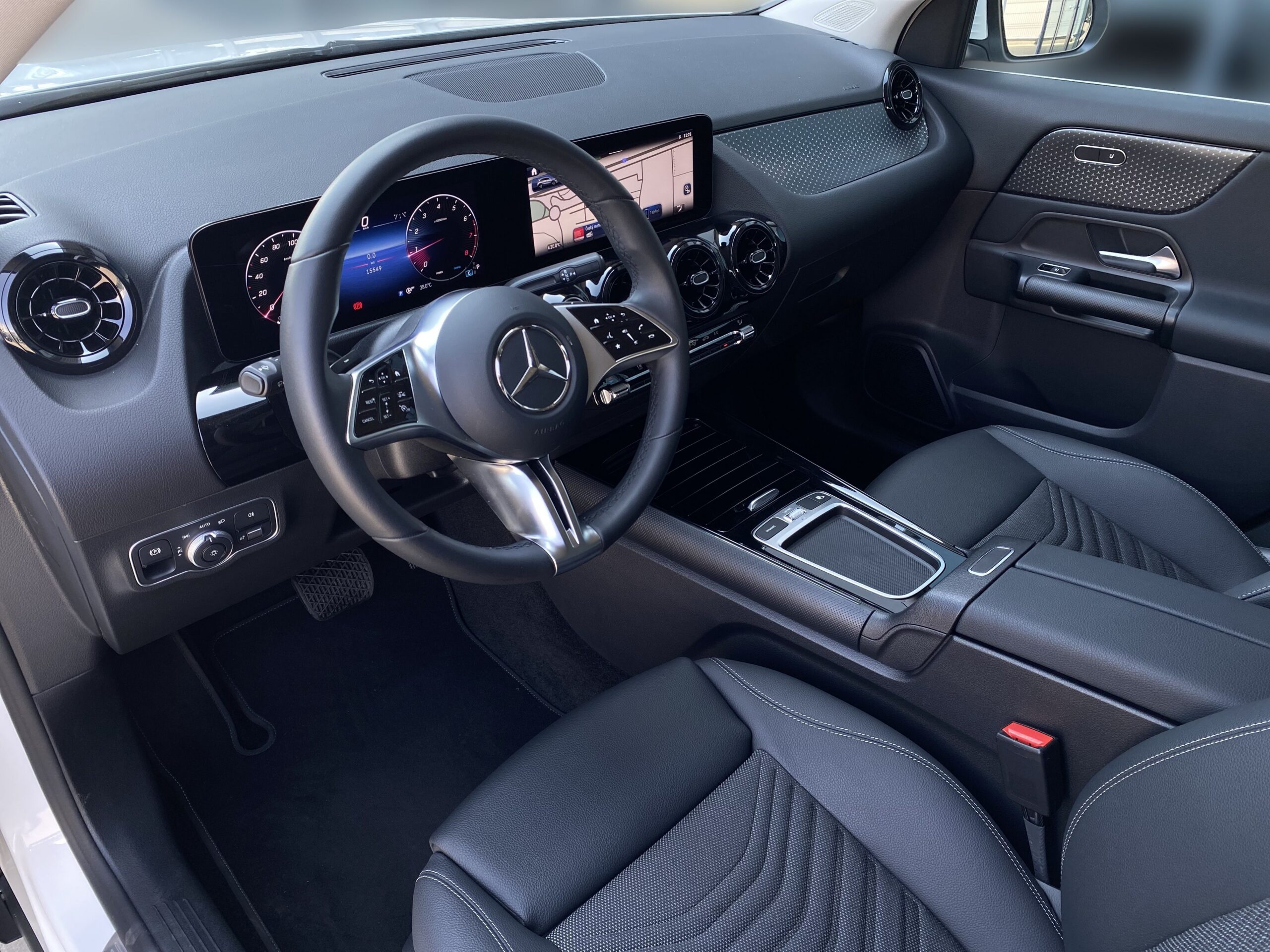 Mercedes-Benz GLA 220 4MATIC - Obrázek 9
