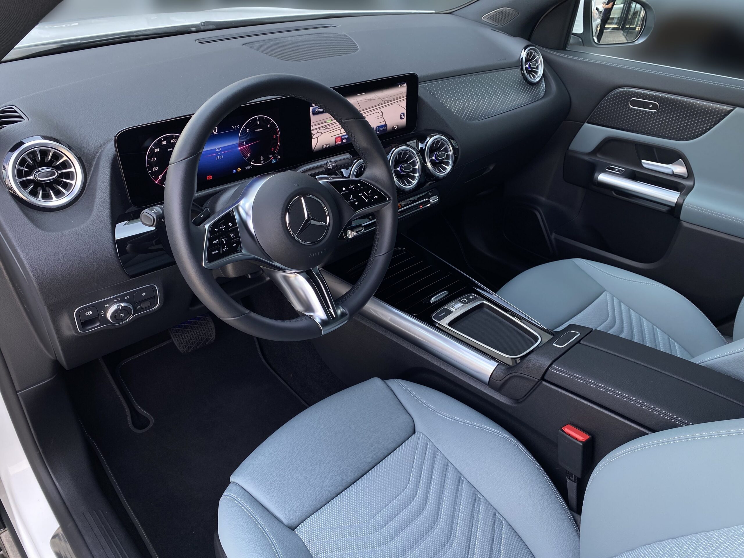 Mercedes-Benz GLA 180 d - Obrázek 9