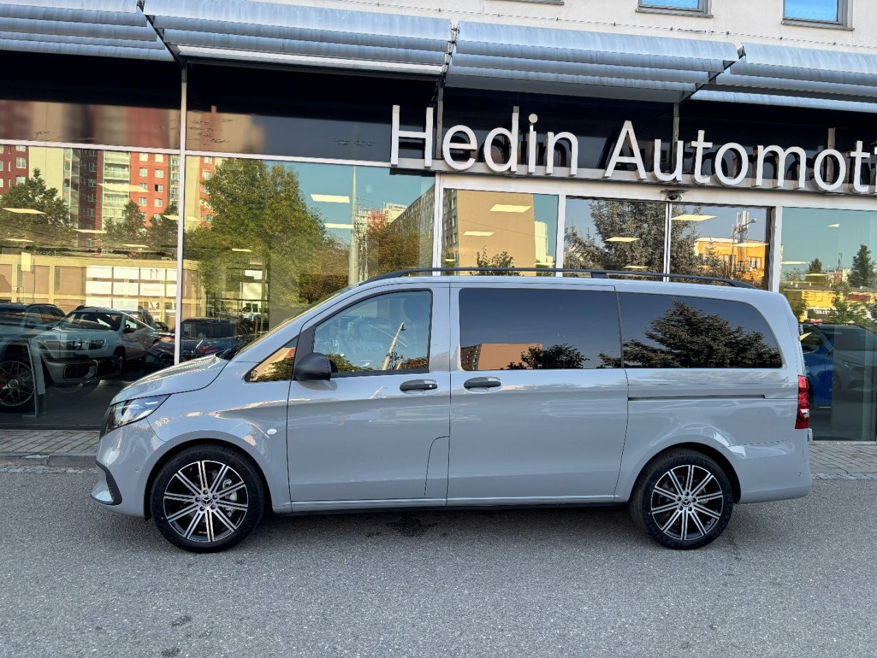 Mercedes-Benz Vito 124 CDI / Tourer Select / L - Obrázek 3