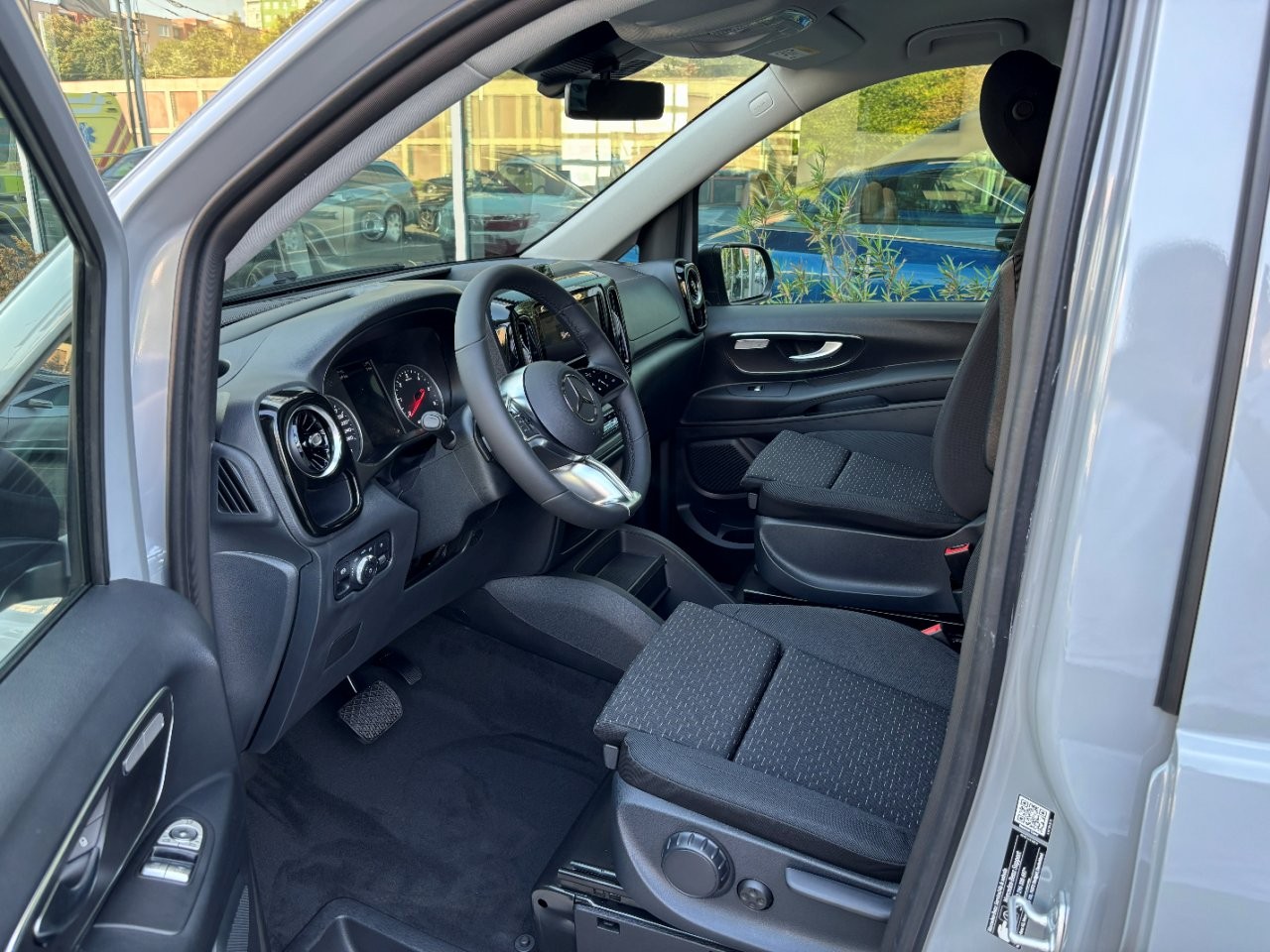 Mercedes-Benz Vito 124 CDI / Tourer Select / L - Obrázek 10