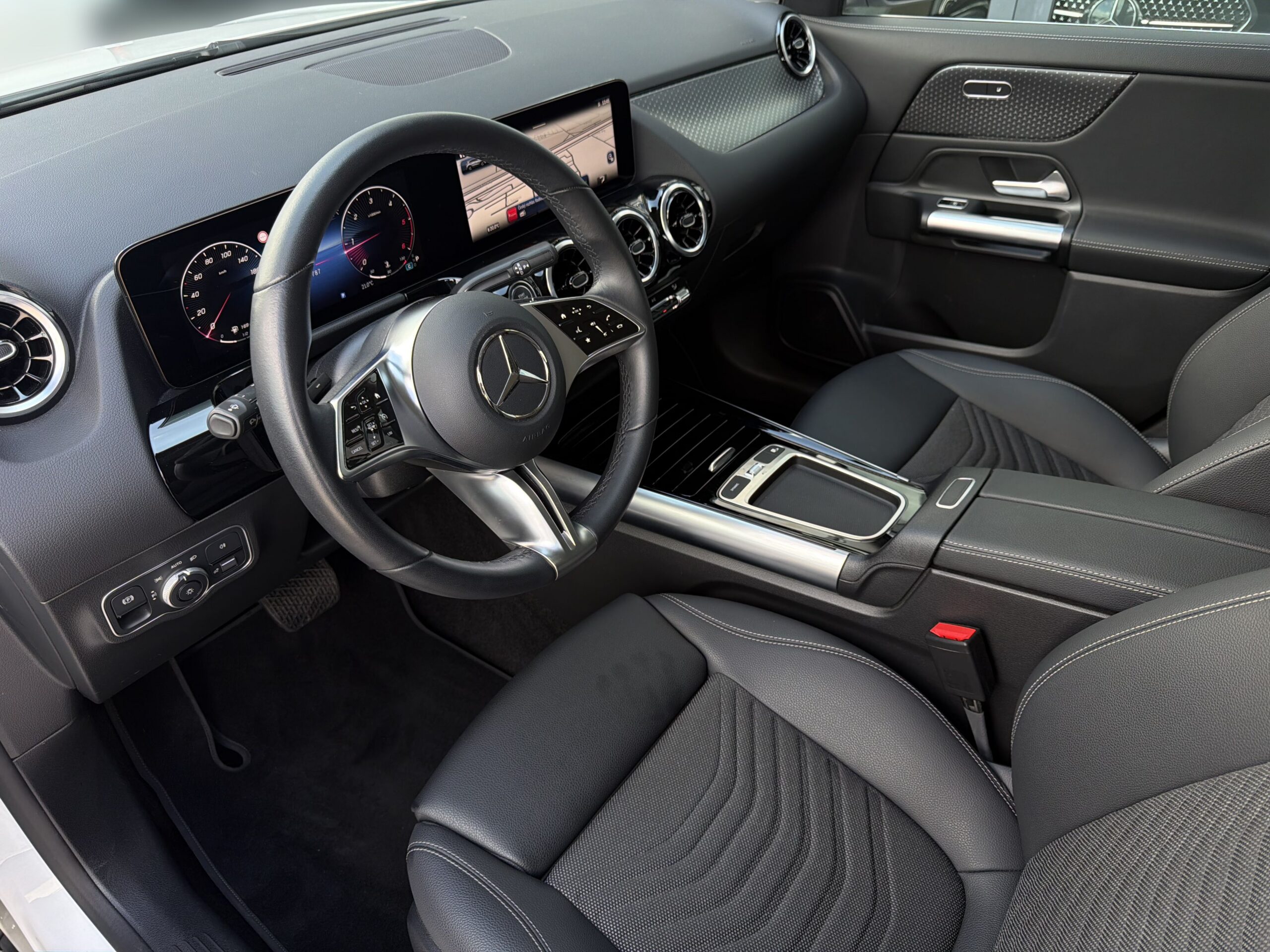 Mercedes-Benz GLA 200 d 4M - Obrázek 9