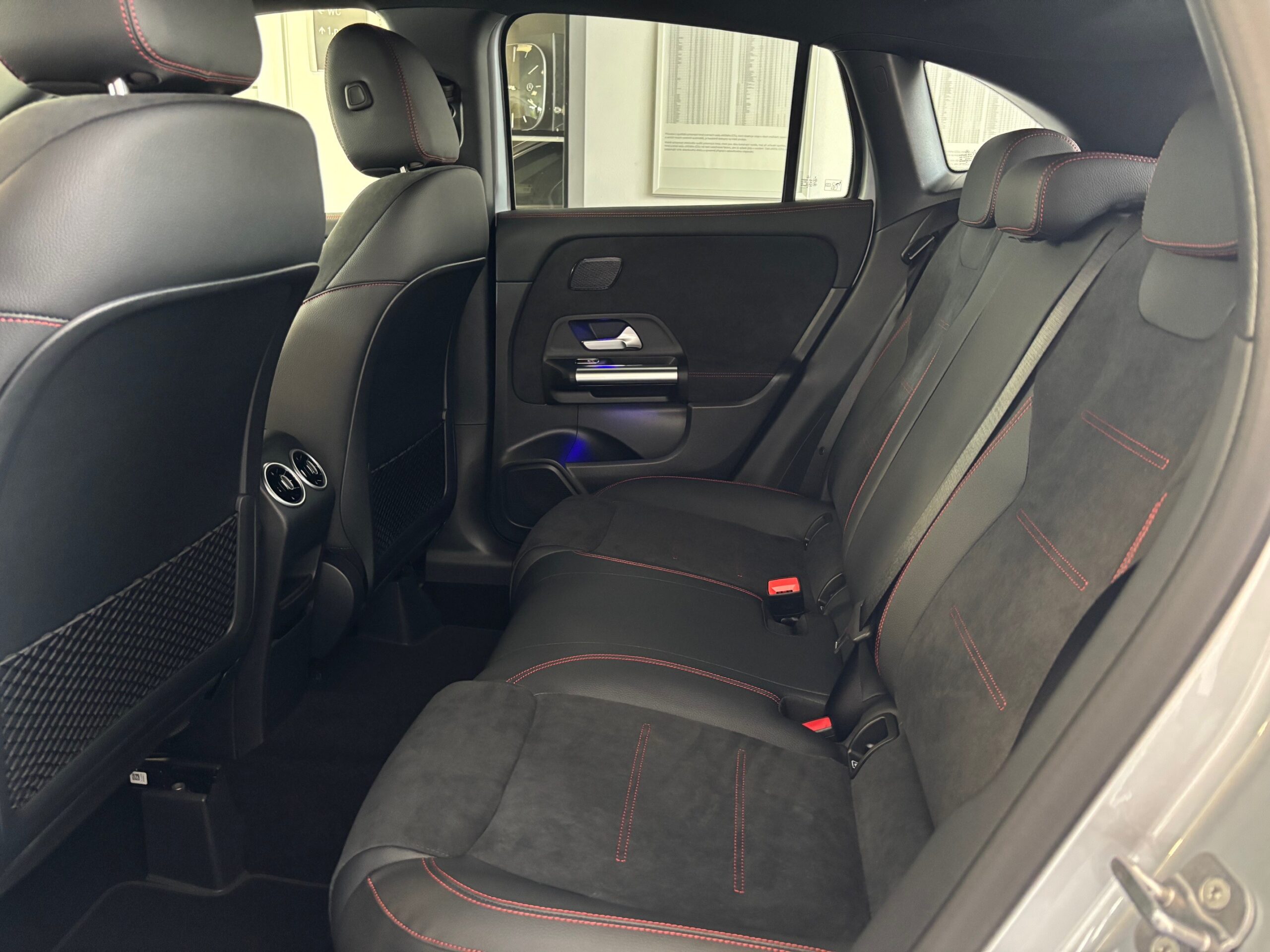 Mercedes-Benz GLA 200 d 4M - Obrázek 3