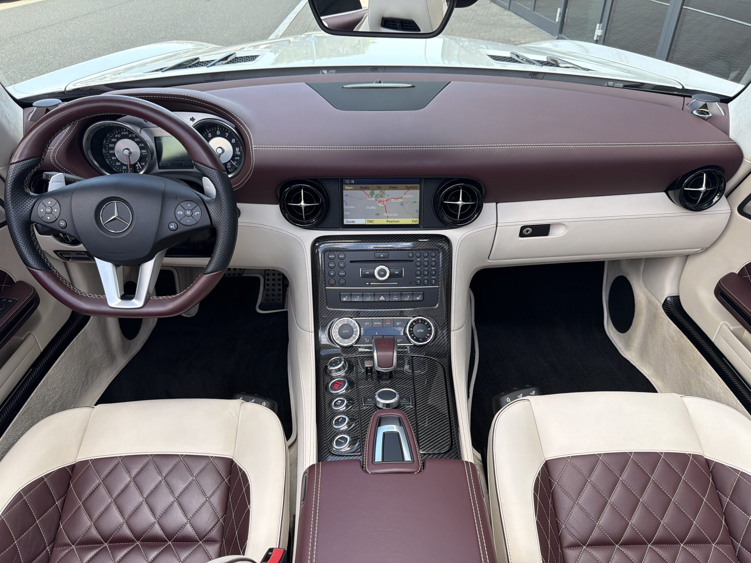 Mercedes-Benz SLS AMG 63 GT Roadster - TOP - Obrázek 11
