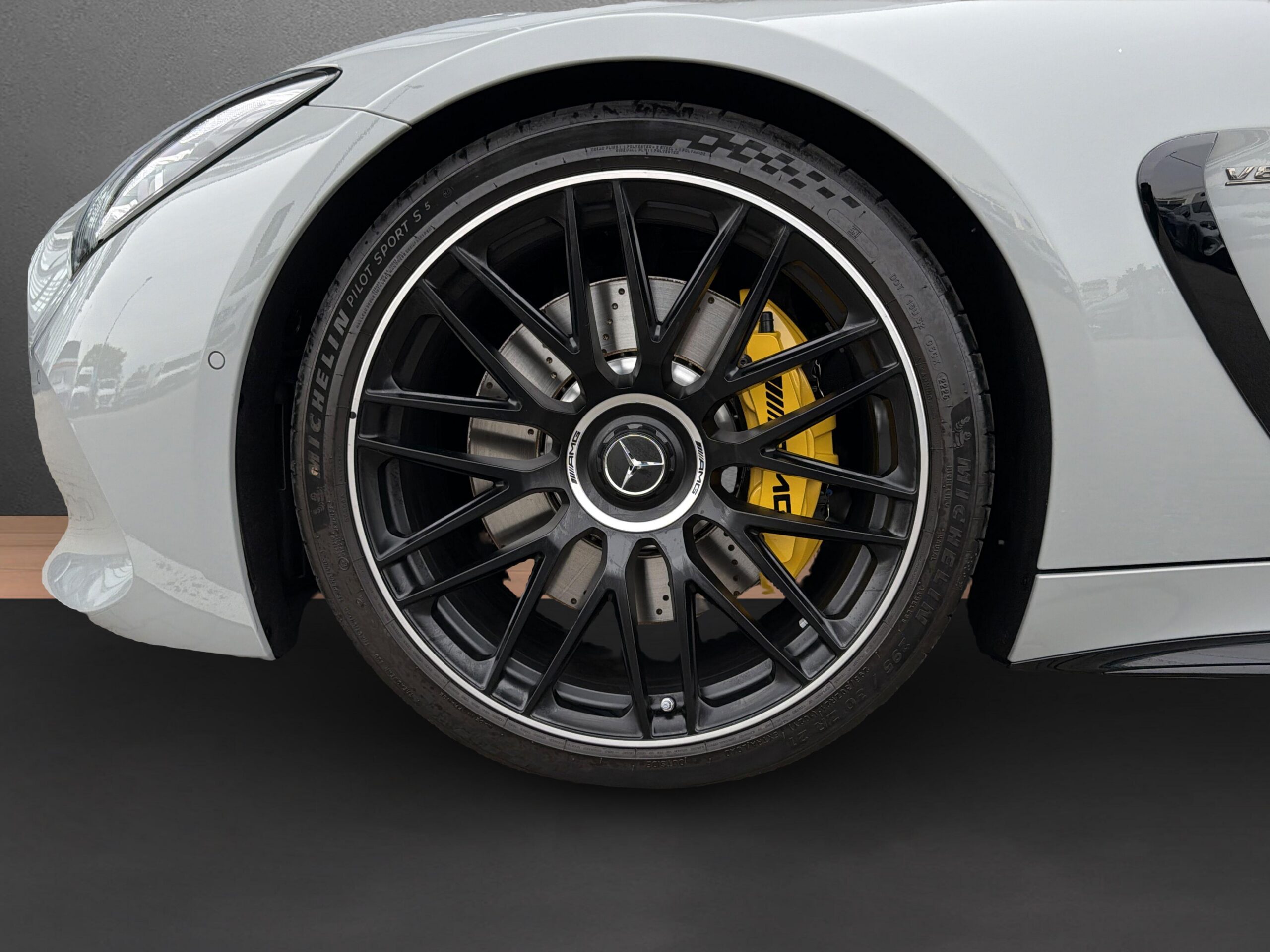 Mercedes-AMG GT 63 4MATIC+ Kupé MANUFAKTUR - STAV NOVÉHO! - Obrázek 28